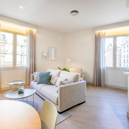 Fisa Rentals Ramblas Apartments Barcelona Bagian luar foto
