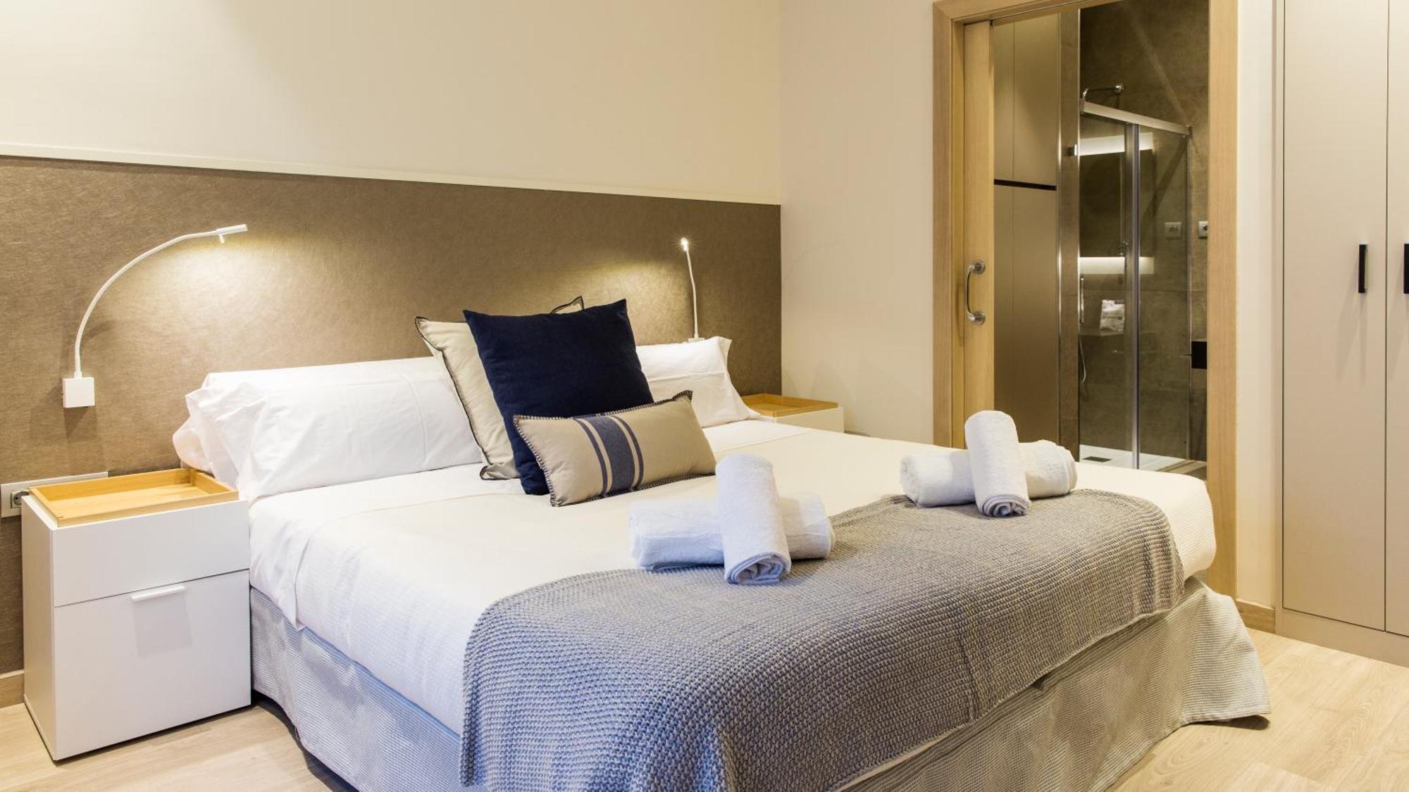 Fisa Rentals Ramblas Apartments Barcelona Bagian luar foto