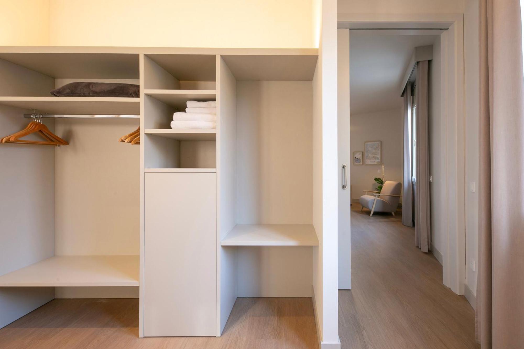 Fisa Rentals Ramblas Apartments Barcelona Bagian luar foto